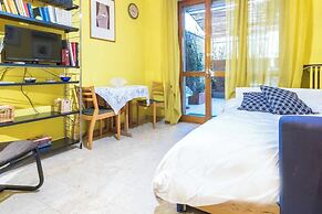 JOIVY Quiet Apt w Terrace in Beautiful Area