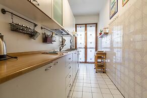 JOIVY Quiet Apt w Terrace in Beautiful Area