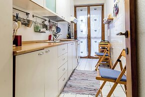 JOIVY Quiet Apt w Terrace in Beautiful Area