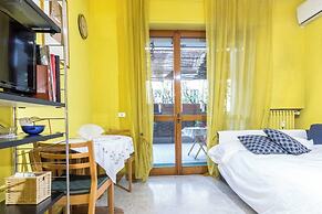 JOIVY Quiet Apt w Terrace in Beautiful Area