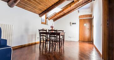 JOIVY Big Wooden Apartment for 6 near Milano Center