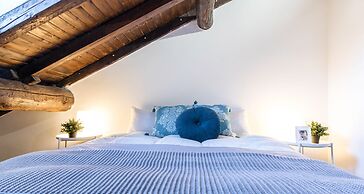 JOIVY Big Wooden Apartment for 6 near Milano Center