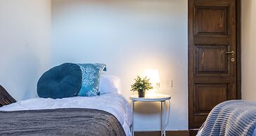 JOIVY Big Wooden Apartment for 6 near Milano Center