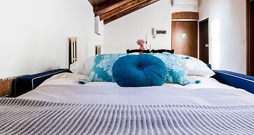 JOIVY Big Wooden Apartment for 6 near Milano Center