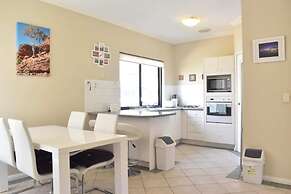 Comfortable 2 Bedroom With Serene Garden