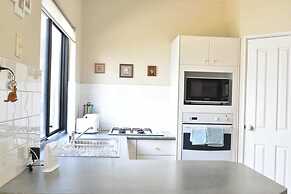 Comfortable 2 Bedroom With Serene Garden