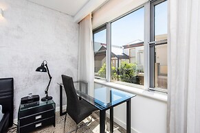 Modern 1 Bedroom Apartment With Rooftop Terrace