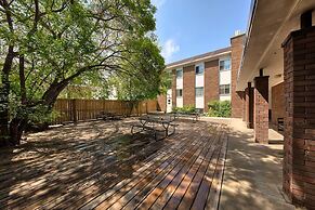 HI Edmonton - Hostel