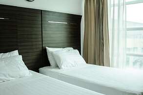 Lancaster Hotel by Central Flats