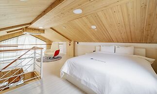 Yeosu Sunset Hostel and Pension