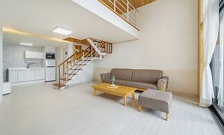 Yeosu Sunset Hostel and Pension