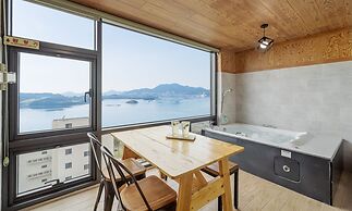 Yeosu Sunset Hostel and Pension