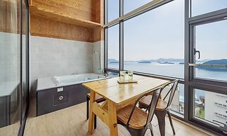 Yeosu Sunset Hostel and Pension