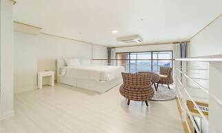 Yeosu Sunset Hostel and Pension