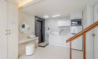 Yeosu Sunset Hostel and Pension