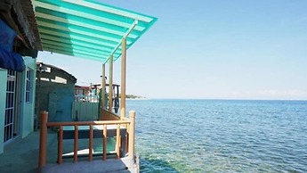 Good Hearts Inn by the Sea by Cocotel