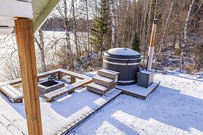 Peace and Privacy Travel - Aulanko Lake Hide-out