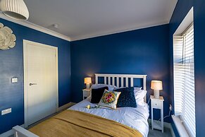 The Hollywood Beautiful 3 Bedroom House