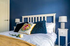 The Hollywood Beautiful 3 Bedroom House