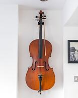 The Hollywood Beautiful 3 Bedroom House