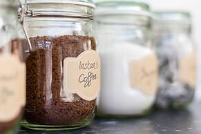 The Hollywood Beautiful 3 Bedroom House