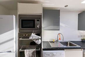 The Hollywood Beautiful 3 Bedroom House