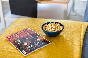 The Hollywood Beautiful 3 Bedroom House