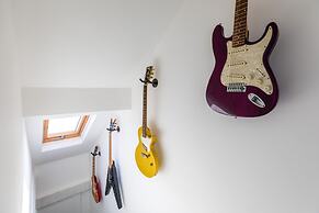 The Hollywood Beautiful 3 Bedroom House