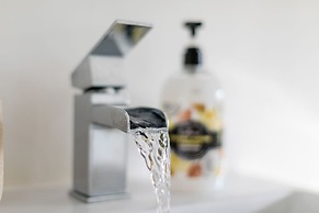 The Hollywood Beautiful 3 Bedroom House