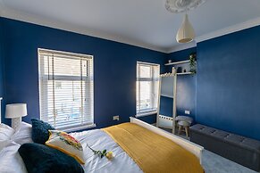 The Hollywood Beautiful 3 Bedroom House