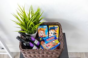 The Hollywood Beautiful 3 Bedroom House