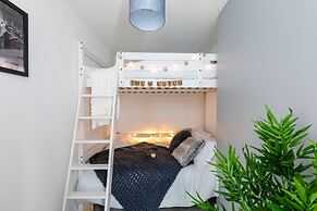 The Hollywood Beautiful 3 Bedroom House