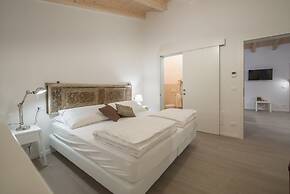 La Gazza Ladra Apartments