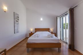 A14 - Cozy Torraltinha Apartment