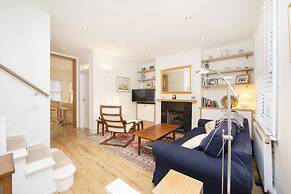 Popular and Charismatic Apartment a Short Walk to The Thames