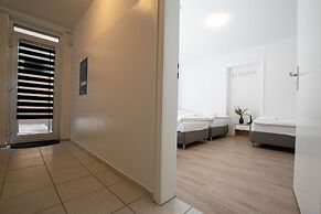 Tolstov-Hotels Convenient 4 Room Apartment