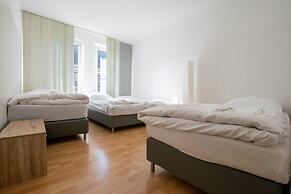 Tolstov-Hotels Convenient 4 Room Apartment
