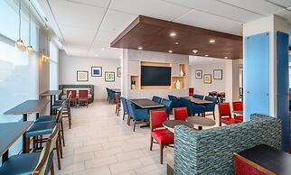 Holiday Inn Express & Suites Brandon by IHG