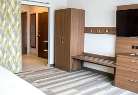 Holiday Inn Express & Suites Brandon by IHG