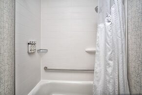 Holiday Inn Express & Suites Brandon by IHG