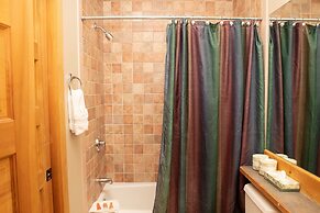 13 In The Pines 3 Bedroom Townhouse by RedAwning