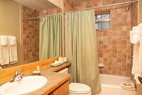 13 In The Pines 3 Bedroom Townhouse by RedAwning