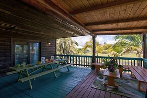 Hale Anuenue Nuku - The Rainbows End 3 Bedroom Home by RedAwning