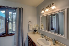 Hale Anuenue Nuku - The Rainbows End 3 Bedroom Home by RedAwning