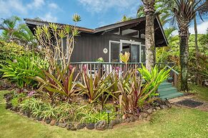 Niulani Lanikai - Kauai Beach House 4 Bedroom Home by RedAwning