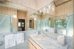 Niulani Lanikai - Kauai Beach House 4 Bedroom Home by RedAwning