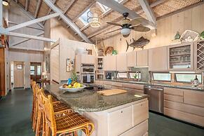 Niulani Lanikai - Kauai Beach House 4 Bedroom Home by RedAwning