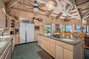 Niulani Lanikai - Kauai Beach House 4 Bedroom Home by RedAwning