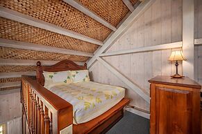 Niulani Lanikai - Kauai Beach House 4 Bedroom Home by RedAwning