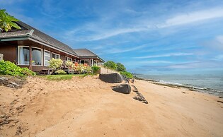Niulani Lanikai - Kauai Beach House 4 Bedroom Home by RedAwning